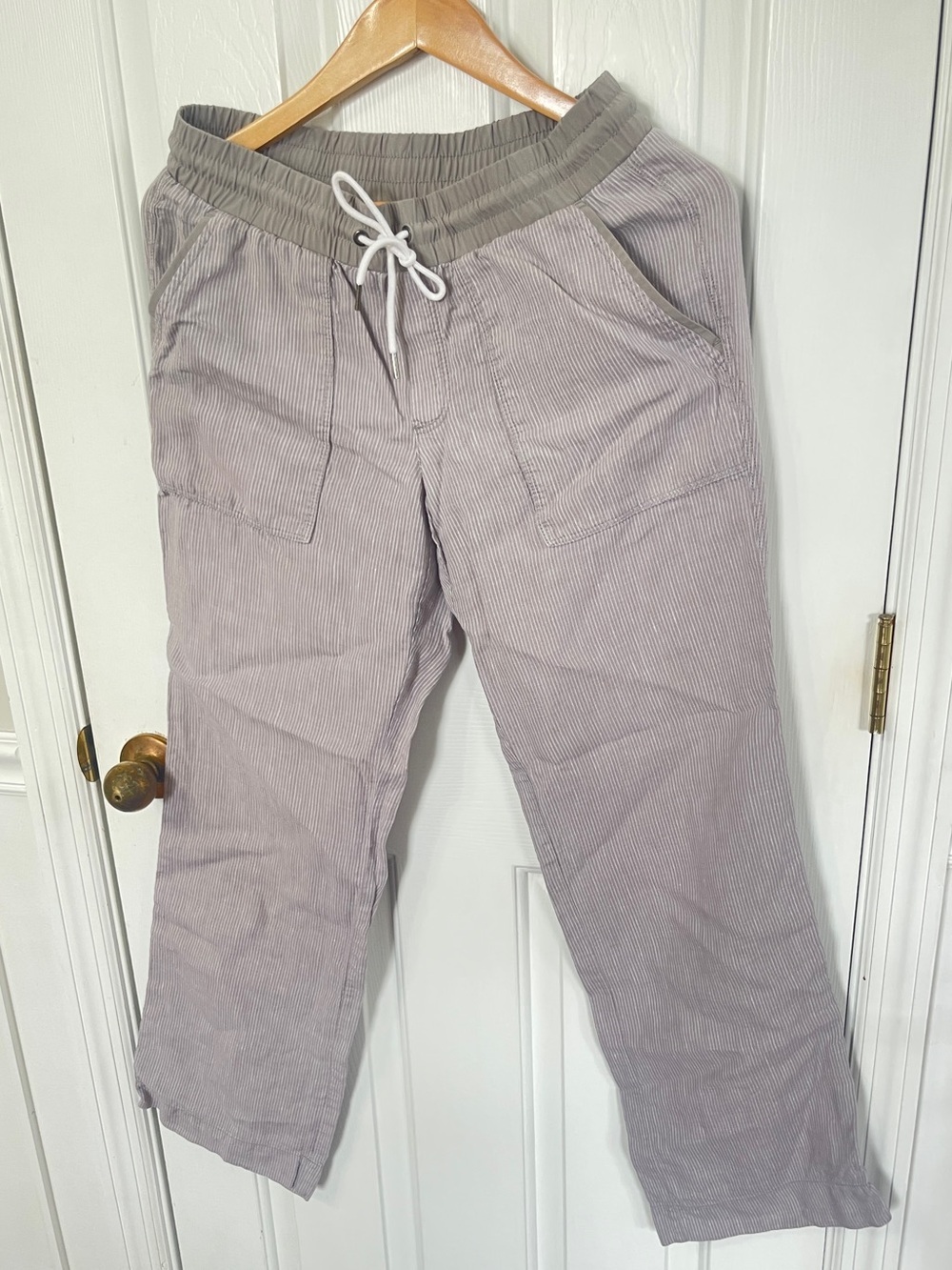 Athleta Striped Bali  Size 8 100% Linen Drawstring Pants White and Gray